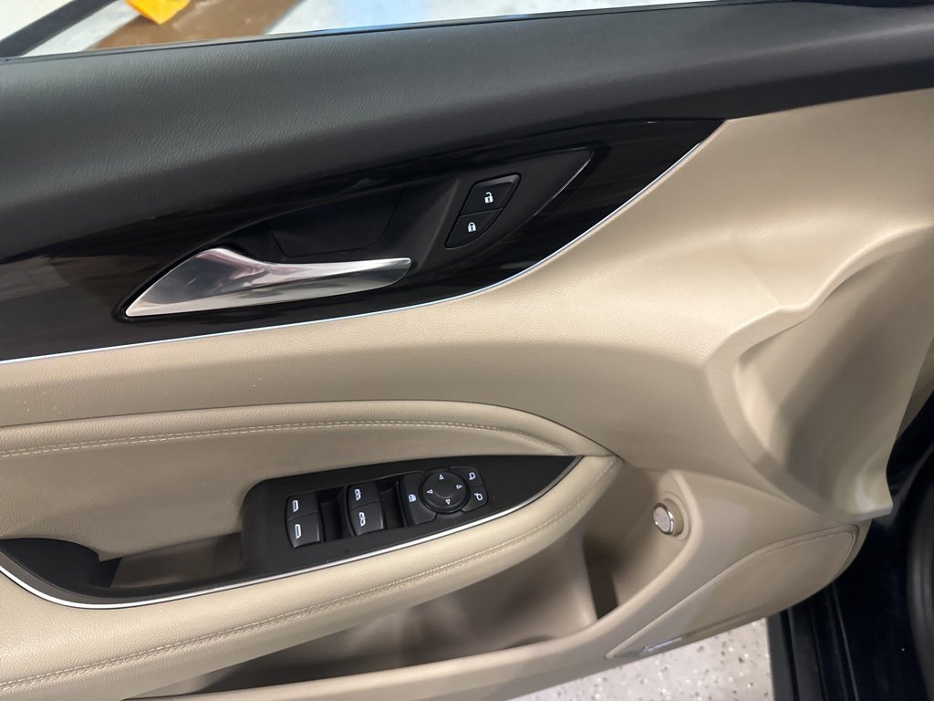Used 2018 Buick Regal Essence w/ Driver Confidence Package #1 image 11