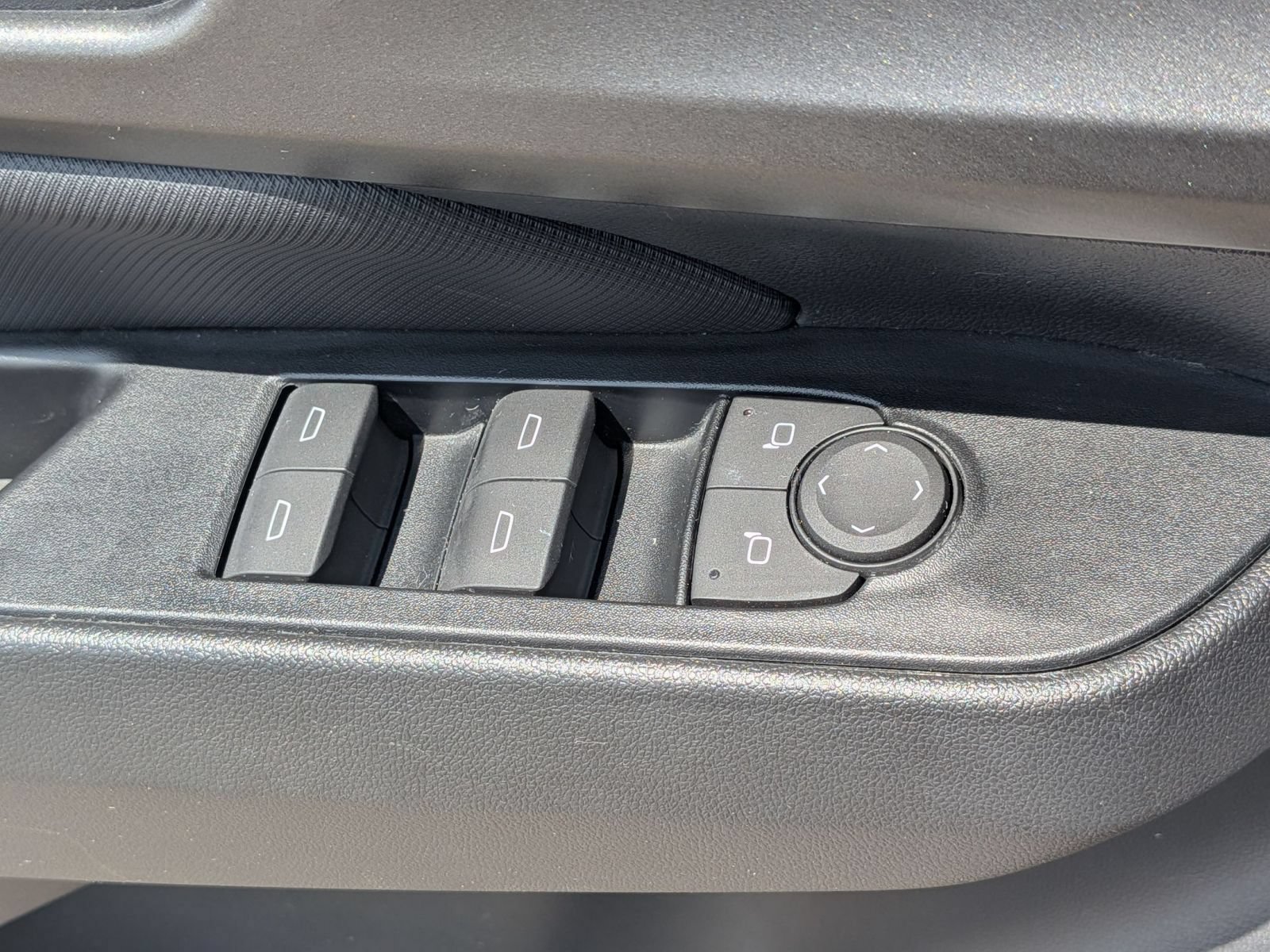 Used 2025 Chevrolet Equinox EV LT FWD image 15