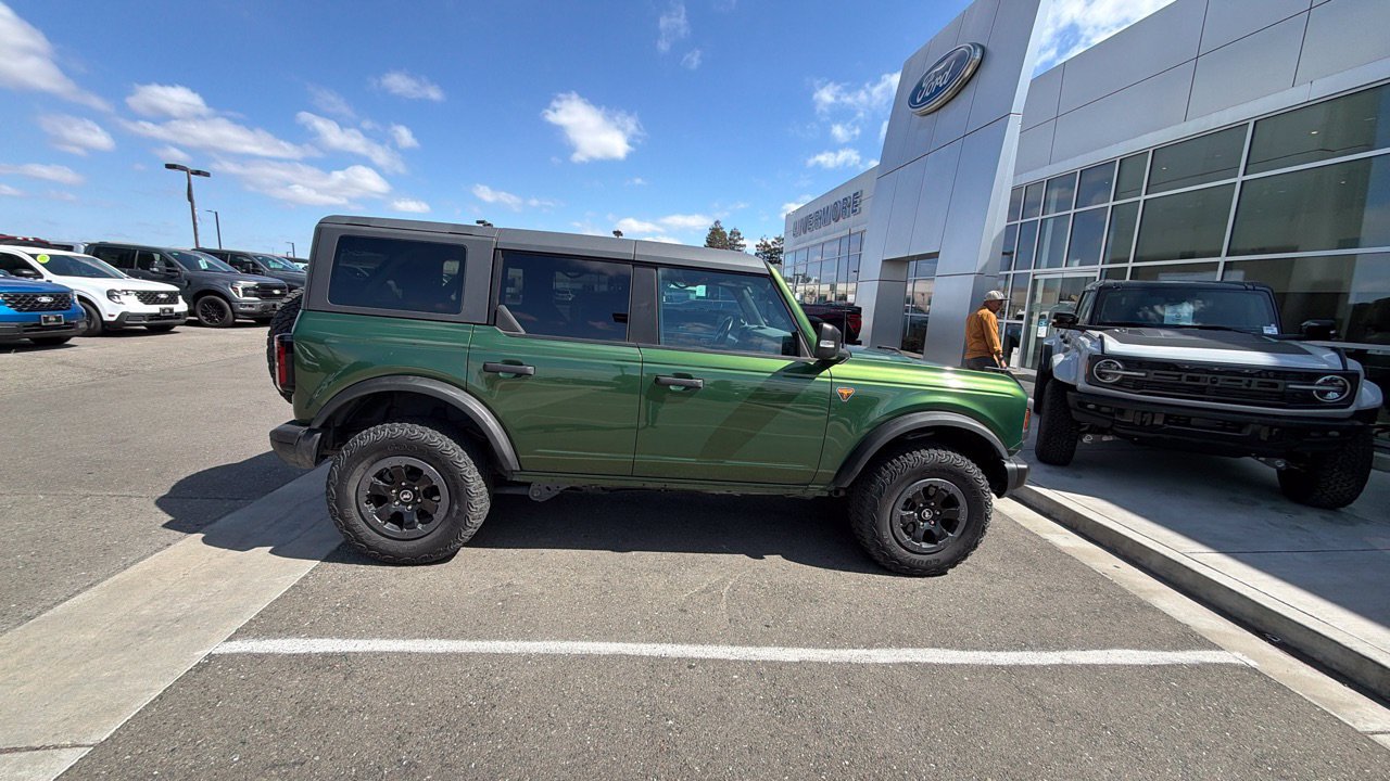 Certified 2023 Ford Bronco Badlands AWD/4WD image 3