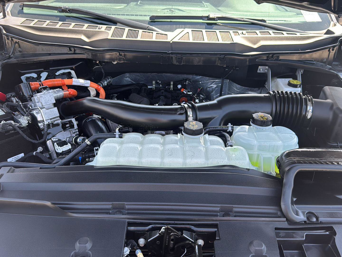 Certified 2025 Ford F150 Lariat w/ Equipment Group 501A Mid image 31