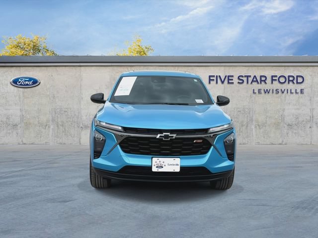 Used 2025 Chevrolet Trax RS w/ Sunroof Package FWD image 3