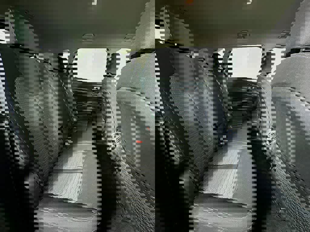 Used 2023 Kia Sorento LX image 31