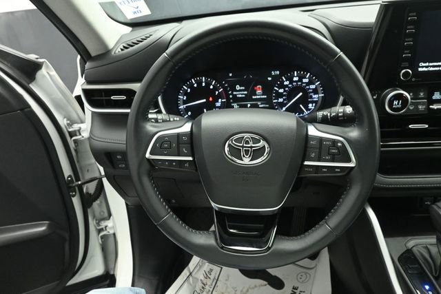 Used 2021 Toyota Highlander XLE AWD/4WD image 15