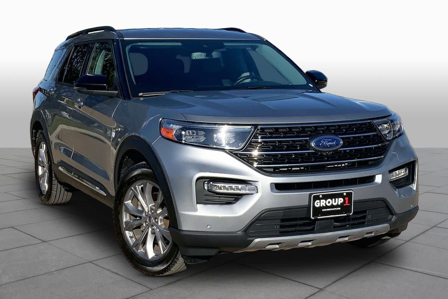 Certified 2023 Ford Explorer XLT w/ Equipment Group 202A AWD/4WD image 3