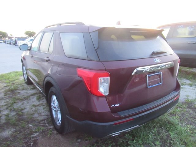 Certified 2022 Ford Explorer XLT w/ Equipment Group 202A RWD image 4