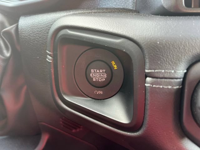 Used 2025 Jeep Wrangler Unlimited Rubicon w/ Convenience Group AWD/4WD image 19