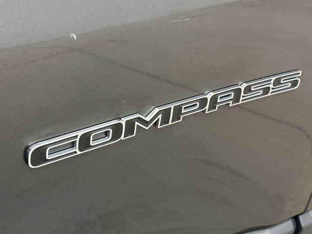 Used 2024 Jeep Compass Latitude AWD/4WD image 27