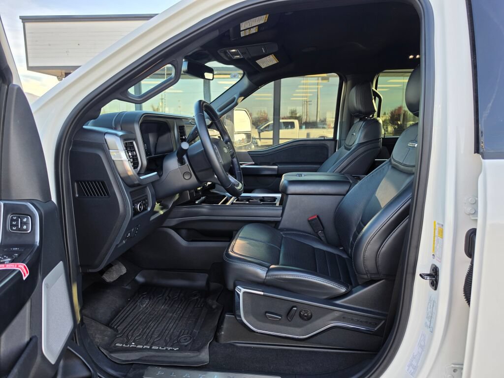 Certified 2025 Ford F450 Platinum w/ FX4 Off-Road Package AWD/4WD image 15
