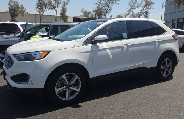 Certified 2023 Ford Edge SEL w/ Convenience Package AWD/4WD image 3