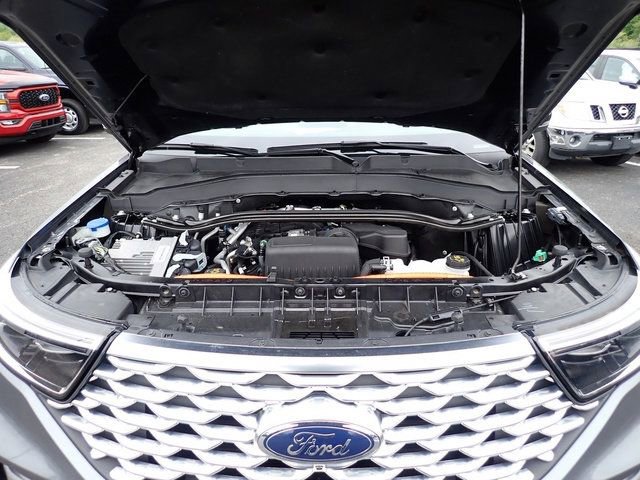 Certified 2022 Ford Explorer Platinum w/ Technology Package AWD/4WD image 15