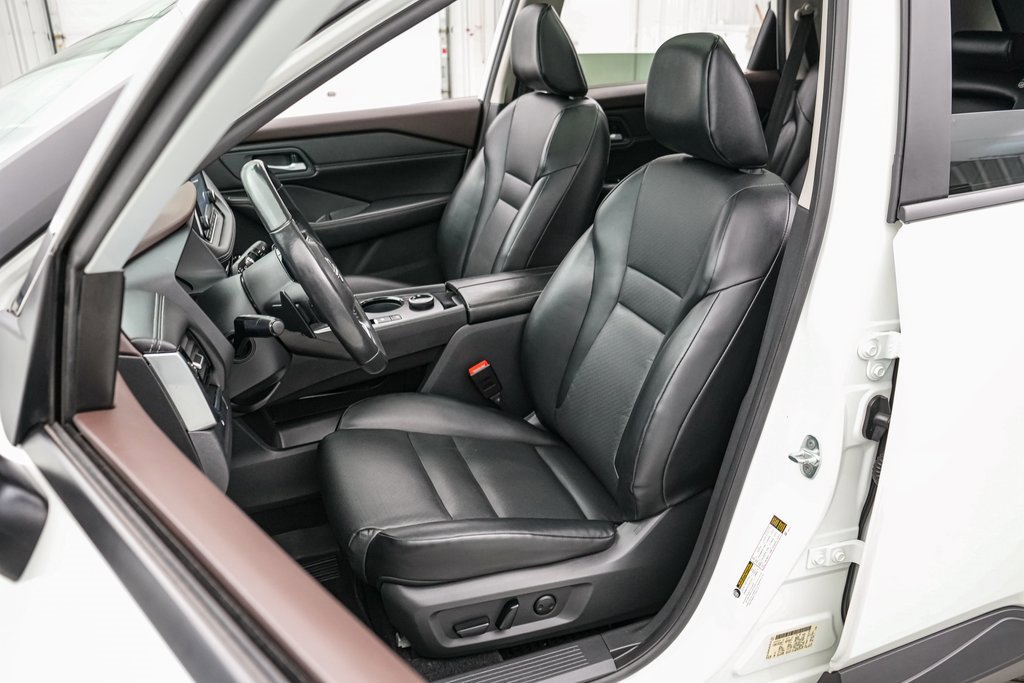 Used 2023 Nissan Rogue SV w/ SV Premium Package image 11