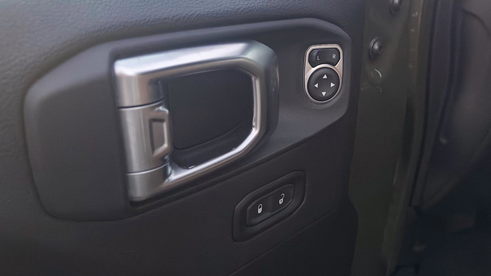 Used 2022 Jeep Wrangler Unlimited Sahara w/ Cold Weather Group image 15