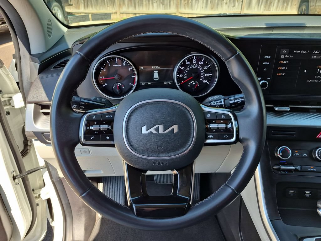 Used 2024 Kia Carnival LX FWD image 23