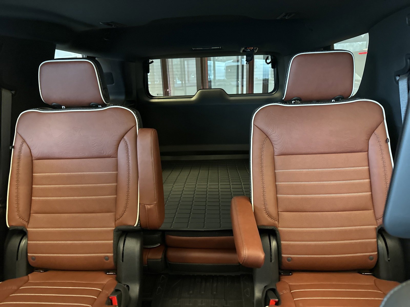 Used 2024 GMC Yukon Denali Ultimate w/ LPO, Floor Liner Package image 46