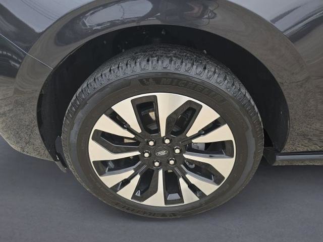 Certified 2025 Ford Expedition Platinum w/ Driver's Package image 29