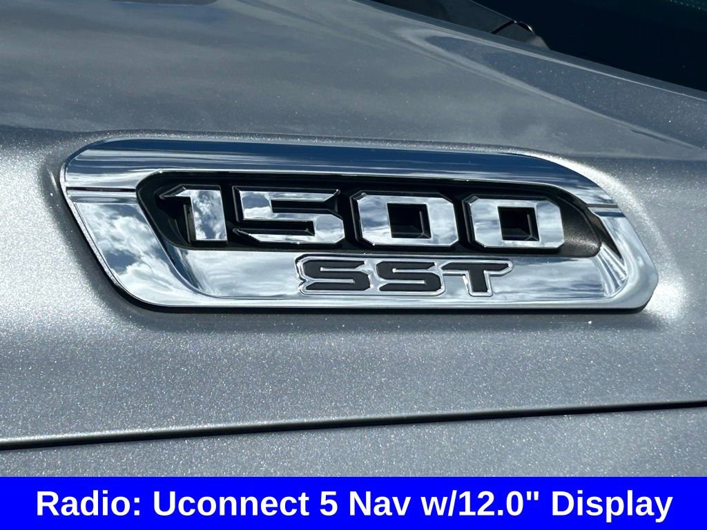 Used 2025 RAM 1500 Laramie AWD/4WD image 17