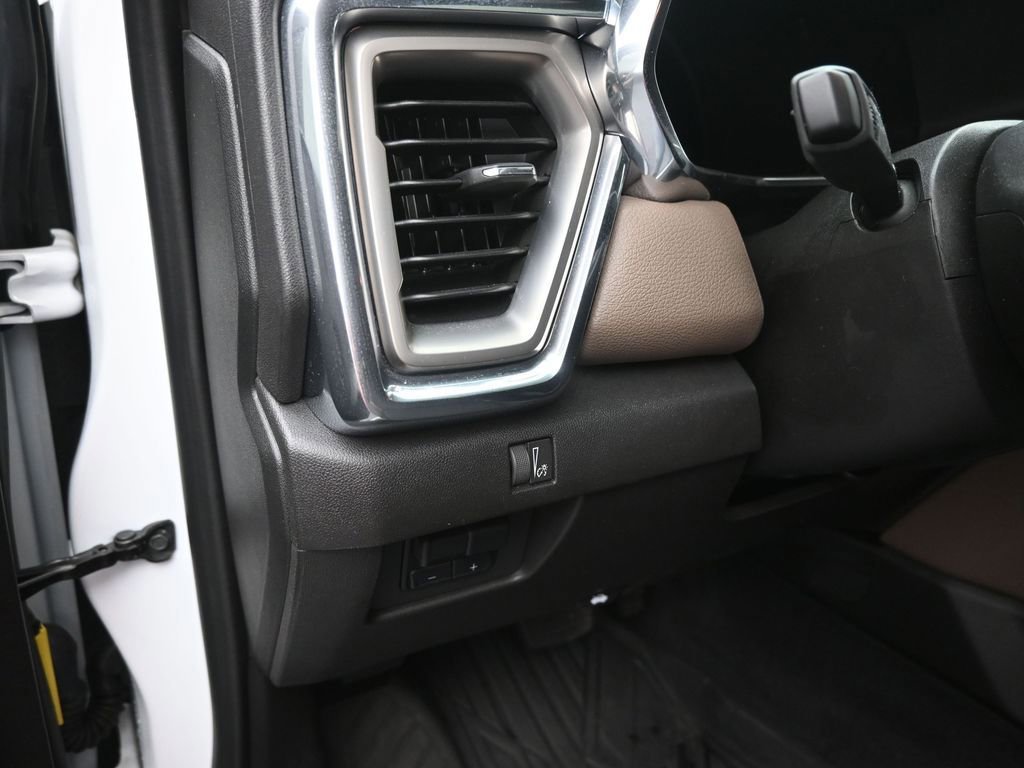 Used 2024 GMC Canyon Denali image 25