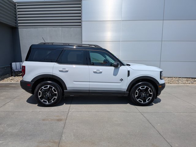 Certified 2024 Ford Bronco Sport Outer Banks AWD/4WD image 3