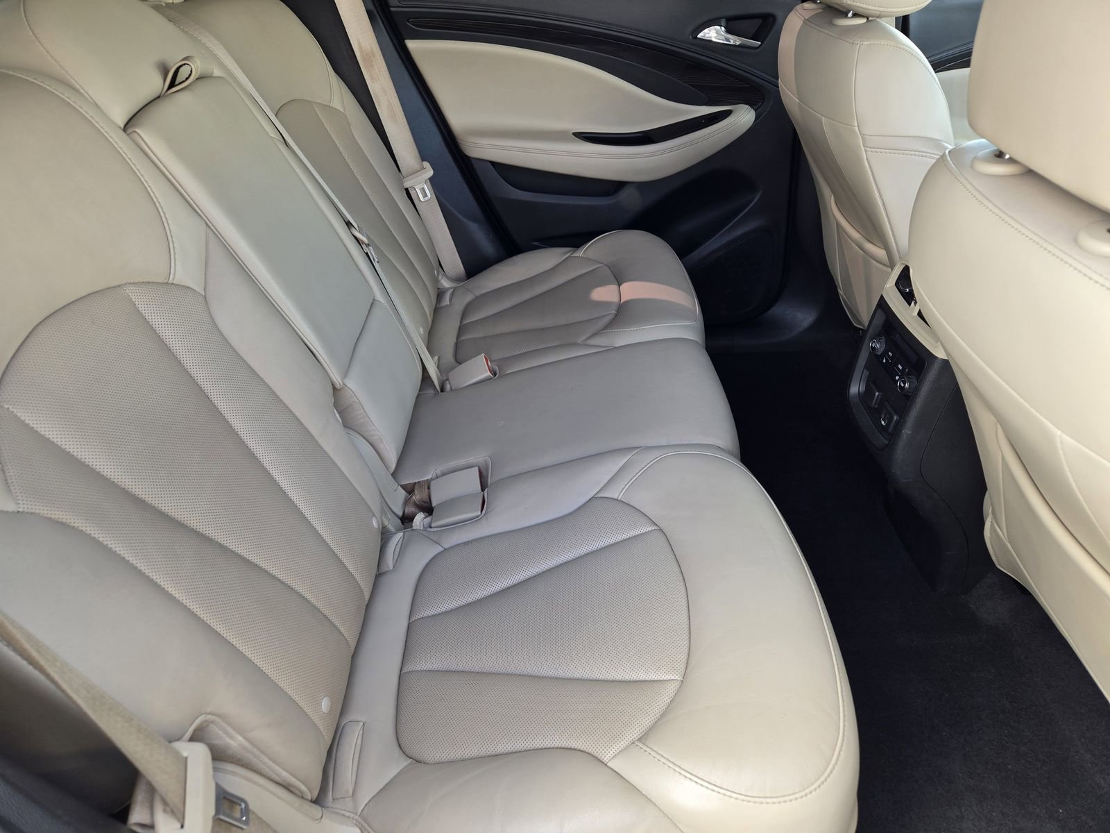 Used 2019 Buick Envision Essence FWD image 28