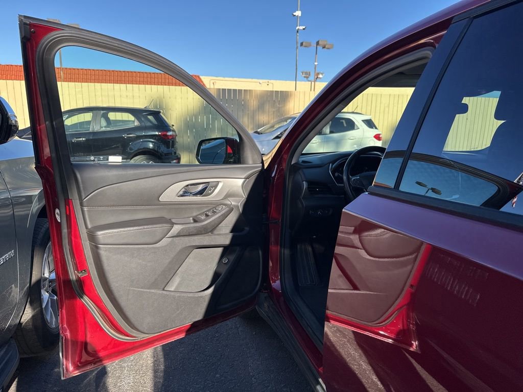 Used 2020 Chevrolet Traverse LT image 10