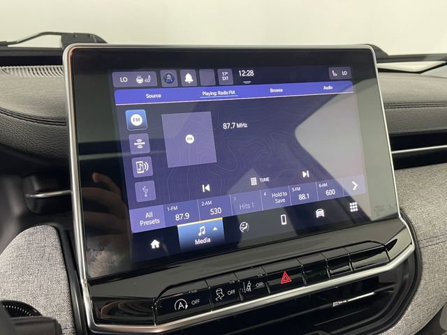 Used 2022 Jeep Compass Latitude w/ Sun and Sound Group AWD/4WD image 7
