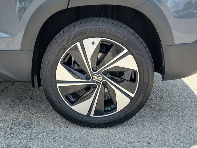 Used 2024 Volkswagen Taos SE w/ Panoramic Sunroof Package AWD/4WD image 6