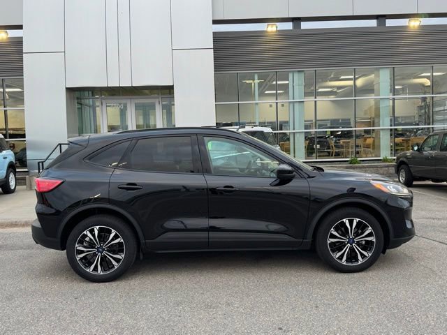 Certified 2022 Ford Escape SE w/ SE Sport Appearance Package AWD/4WD image 4