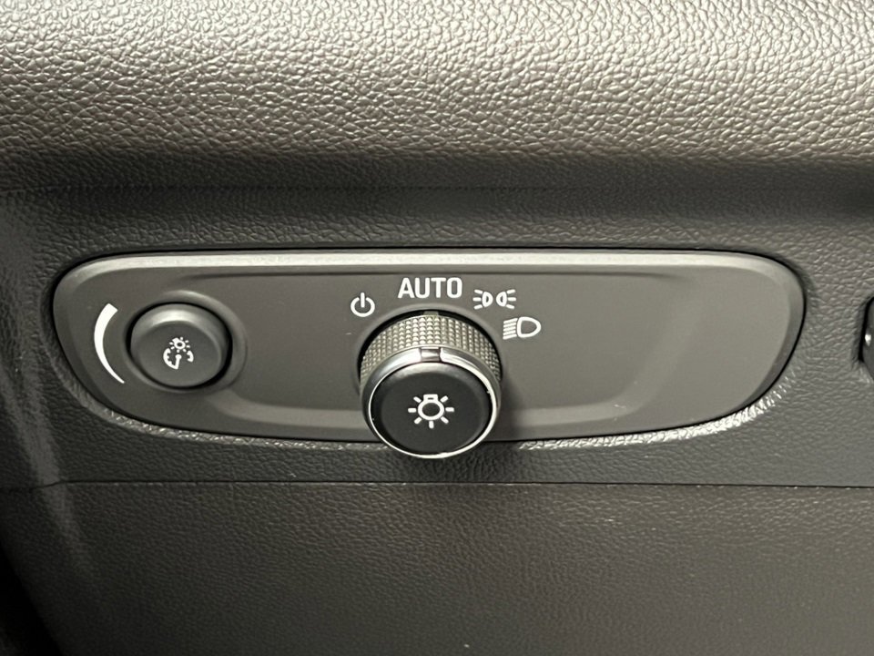 Used 2022 Buick Envision Essence w/ Technology Package I image 24