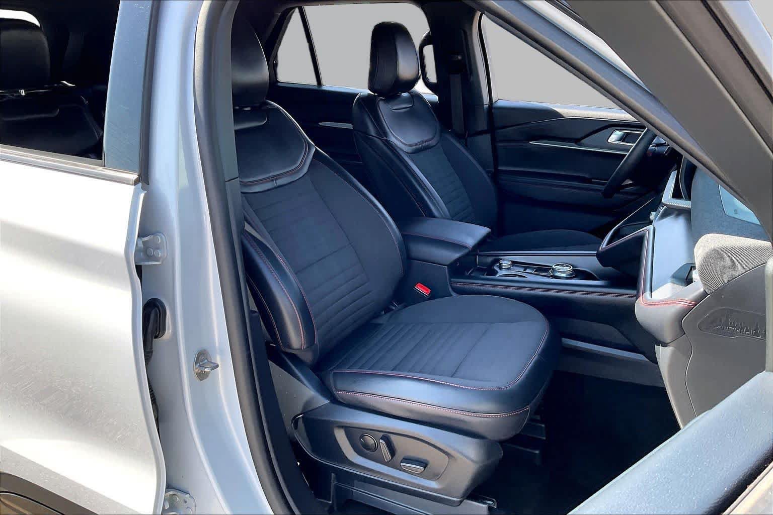 Certified 2026 Ford Explorer ST-Line w/ ST-Line Street Pack RWD image 9