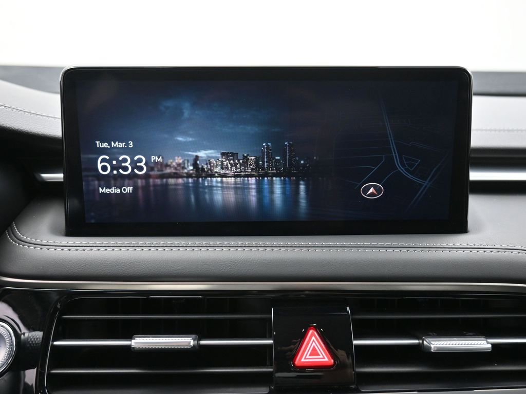 Used 2025 Genesis G70 2.5T image 4