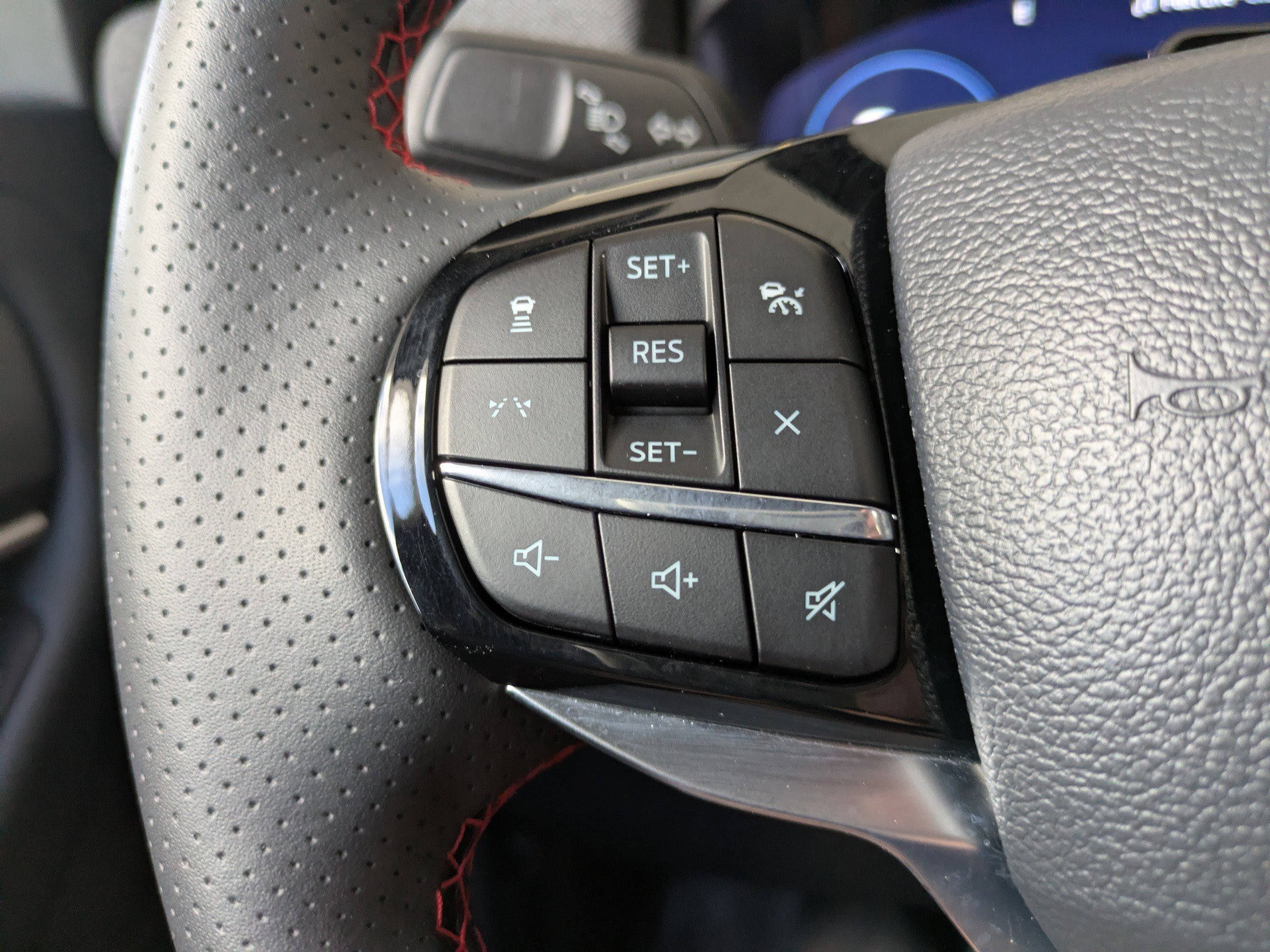 Certified 2025 Ford Explorer ST-Line AWD/4WD image 24
