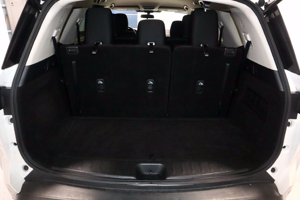 Used 2024 Nissan Pathfinder SV w/ Black Appearance Package AWD/4WD image 14