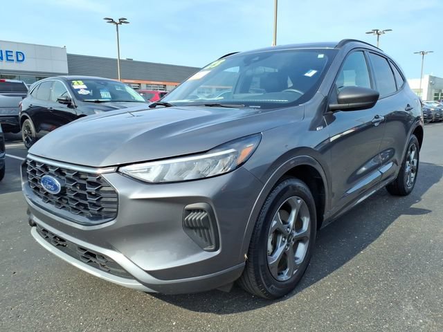 Certified 2023 Ford Escape ST-Line w/ Tech Pack #1 AWD/4WD image 3
