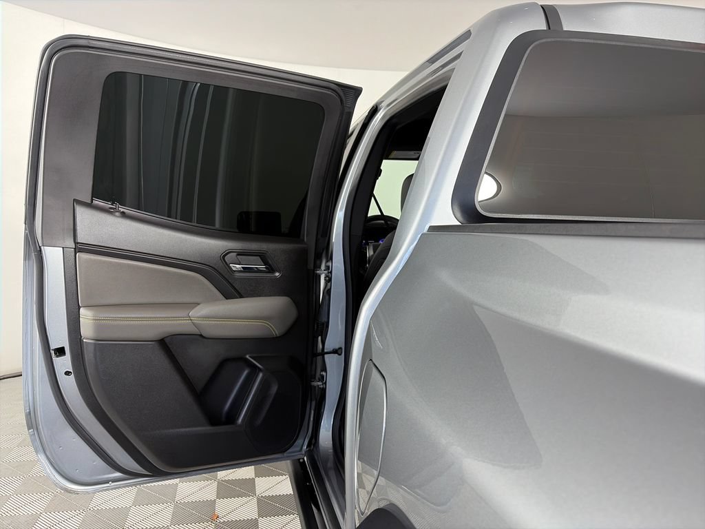 Used 2025 Chevrolet Colorado ZR2 w/ Technology Package AWD/4WD image 12