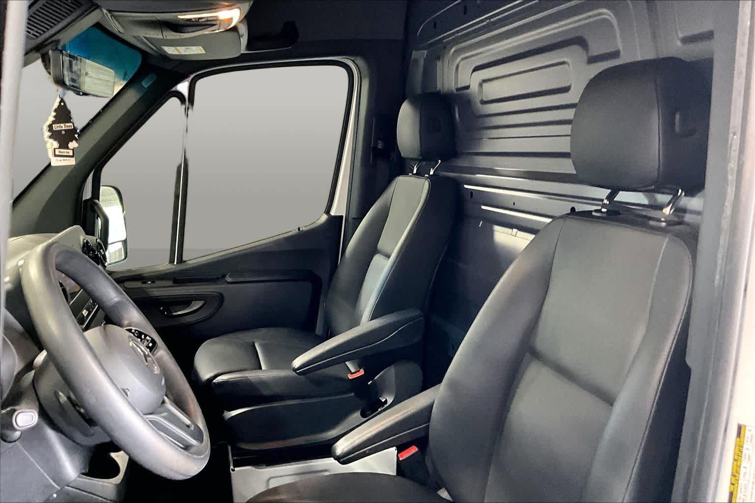 Used 2023 Mercedes-Benz Sprinter 2500 image 7