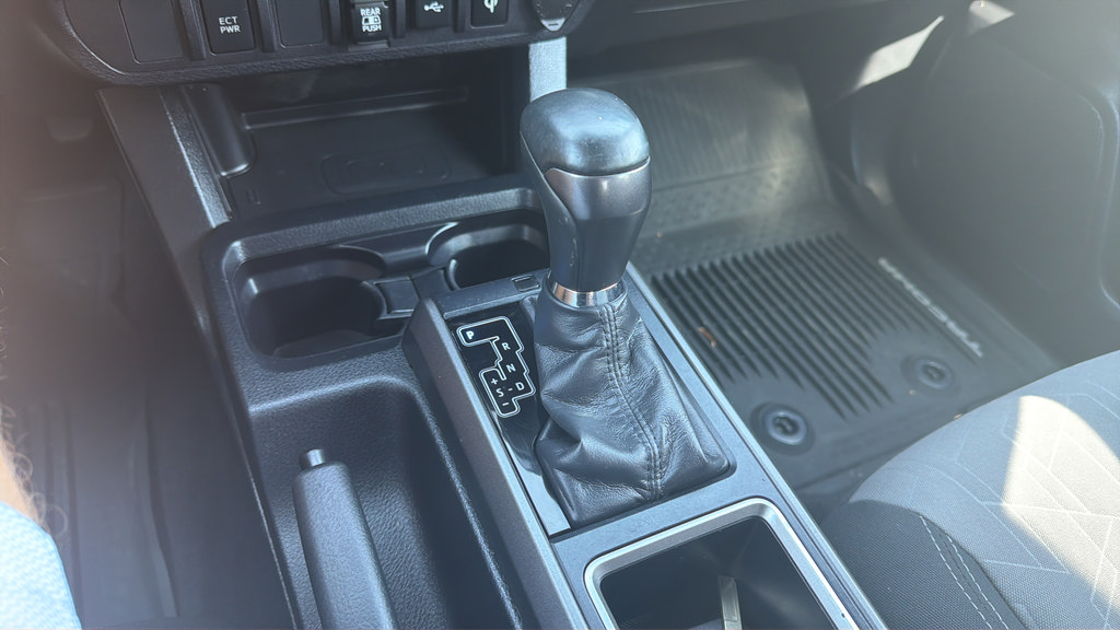 Used 2020 Toyota Tacoma TRD Off-Road AWD/4WD image 27