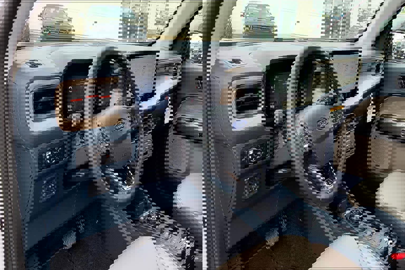 Certified 2025 Ford Maverick Lariat w/ 4K Tow Package image 17