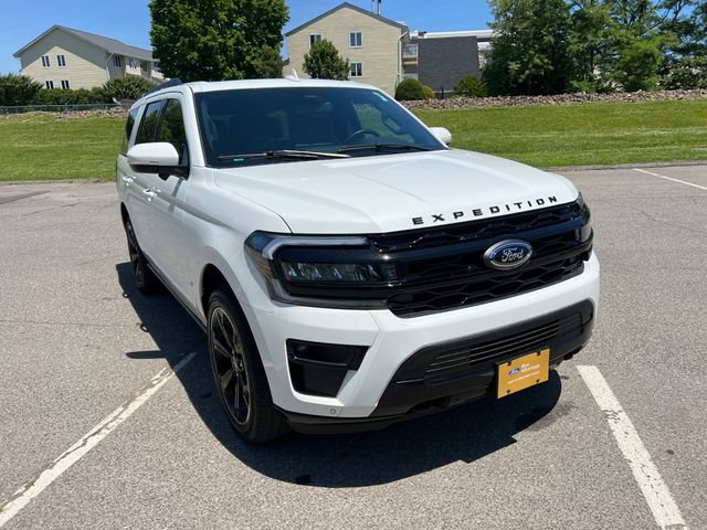 Certified 2023 Ford Expedition Limited AWD/4WD image 2