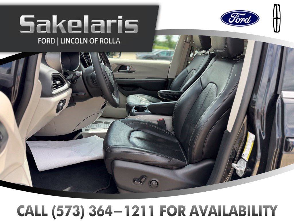 Used 2022 Chrysler Pacifica Touring-L FWD image 13