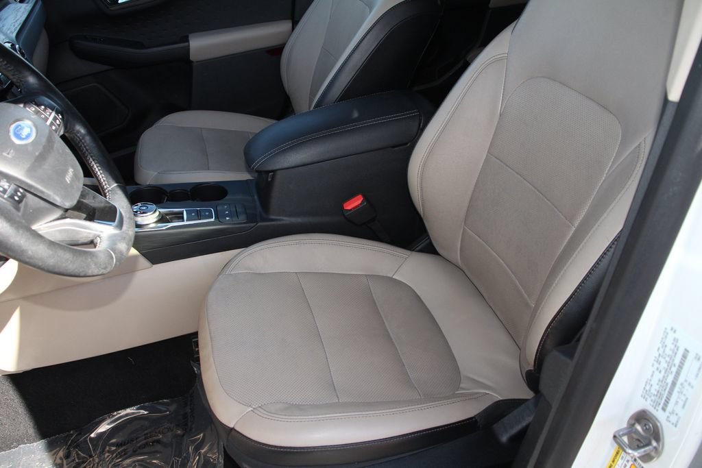 Certified 2020 Ford Escape Titanium w/ Titanium Premium Package 2.0 AWD/4WD image 23