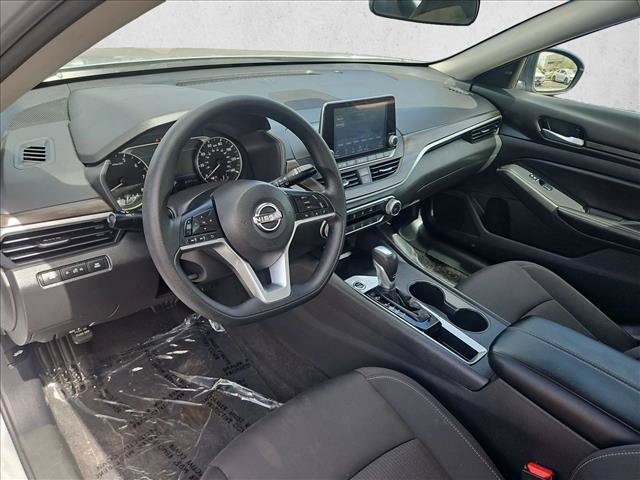 Used 2025 Nissan Altima 2.5 SV FWD image 10