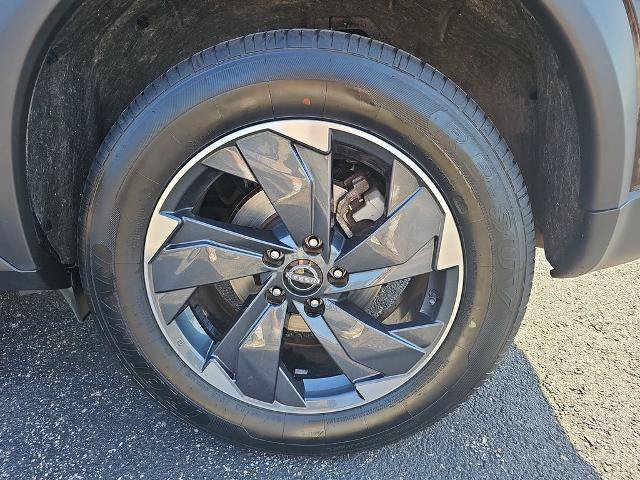 Used 2024 Nissan Rogue SV AWD/4WD image 32