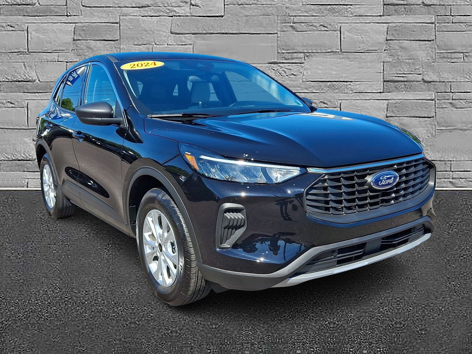 Certified 2024 Ford Escape Active AWD/4WD image 2