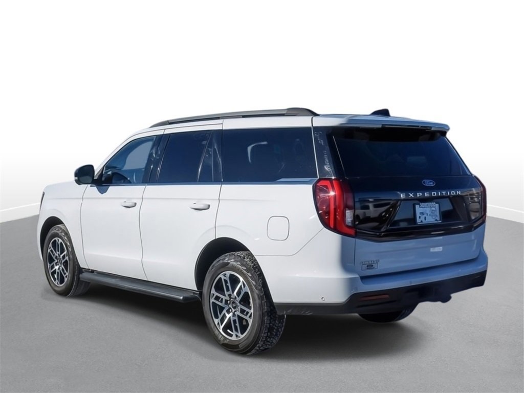 Certified 2025 Ford Expedition Active image 3
