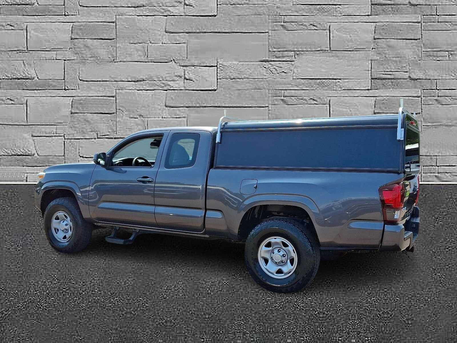 Used 2018 Toyota Tacoma SR w/ SR Convenience Package AWD/4WD image 7