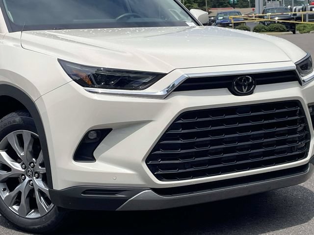 Used 2024 Toyota Grand Highlander FWD image 2