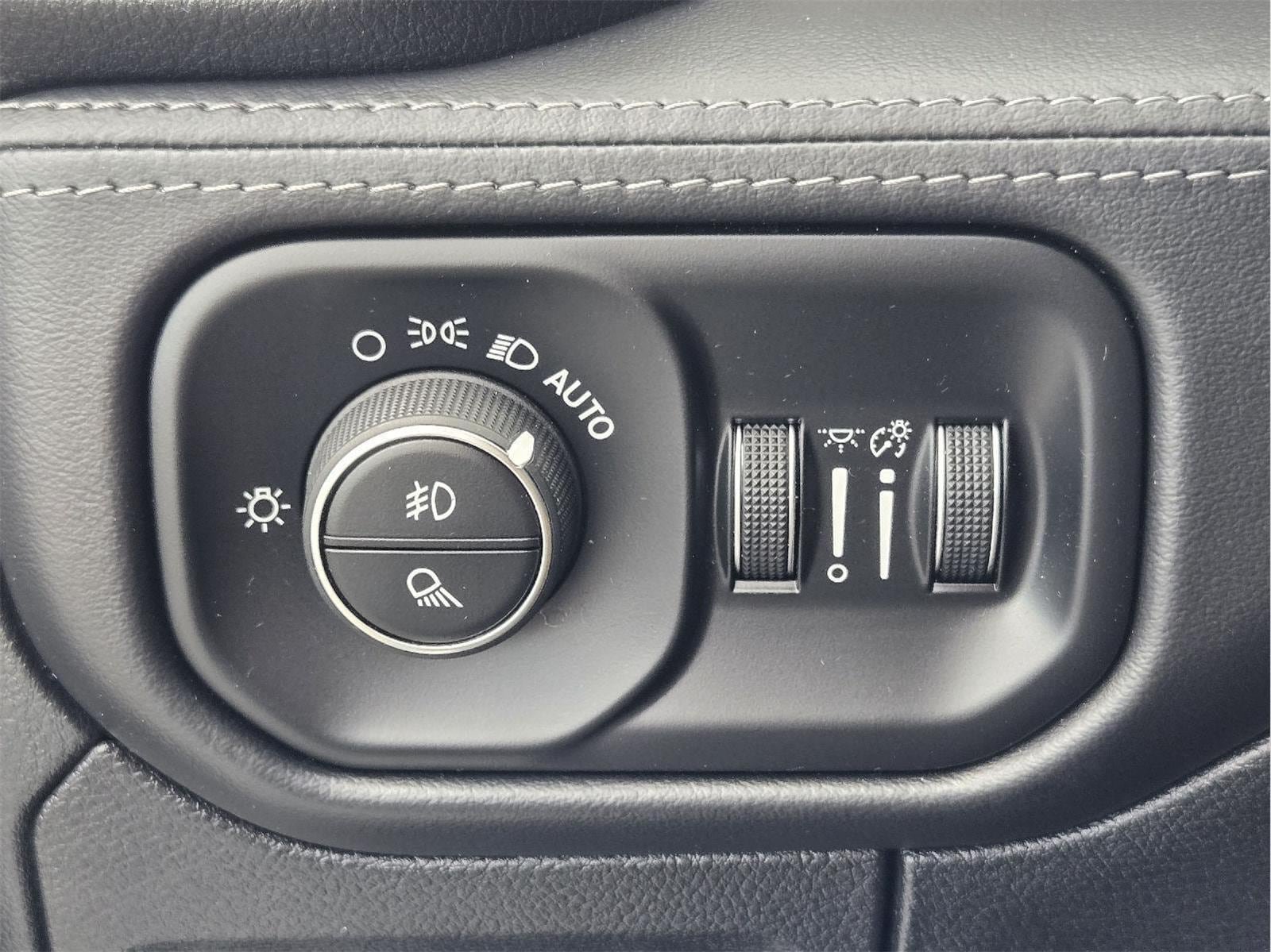 Used 2020 RAM 1500 Limited w/ Advanced Safety Group RWD image 21