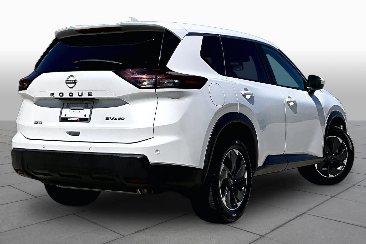 Used 2024 Nissan Rogue SV AWD/4WD image 13
