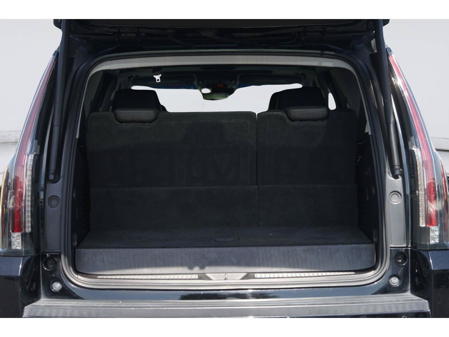 Used 2019 Cadillac Escalade Luxury AWD/4WD image 34