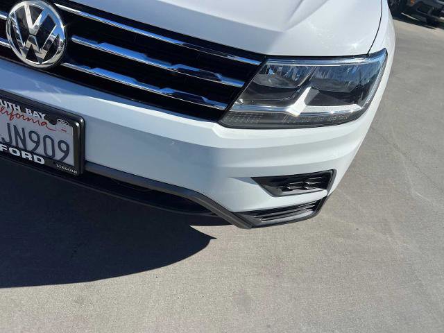 Used 2020 Volkswagen Tiguan SE w/ Panoramic Sunroof Package image 9